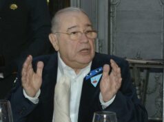 «Было не так просто»: Петросян удивил публику странной позой