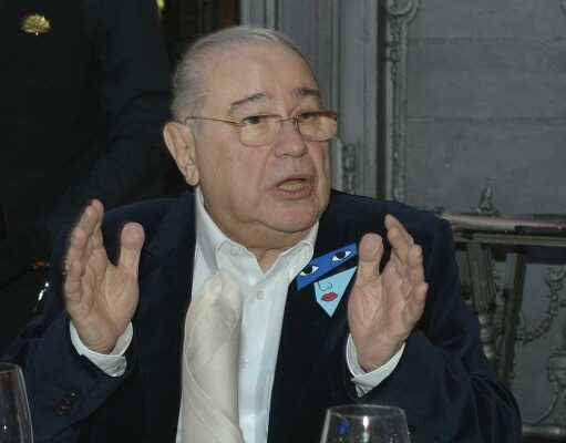 «Было не так просто»: Петросян удивил публику странной позой