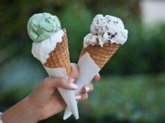 Диетолог объяснила, чем грозит переедание мороженым