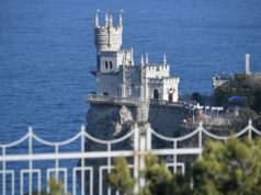 Эксперт назвал единичными отказы россиян от путевок в Крым в пользу Турции