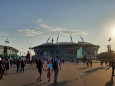 Губерниев раскритиковал польских болельщиков за игнорирование масочного режима в РФ