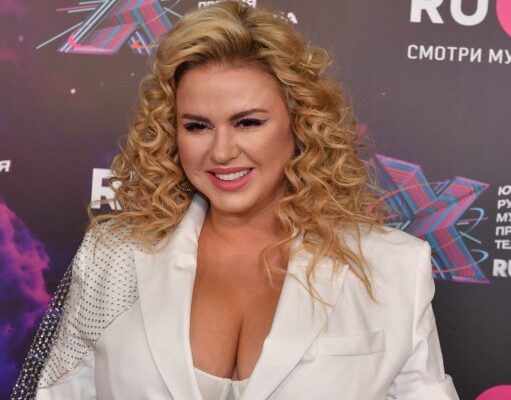 «Я должна бросить карьеру»: затравленная Семенович рассказала о насилии в отношениях