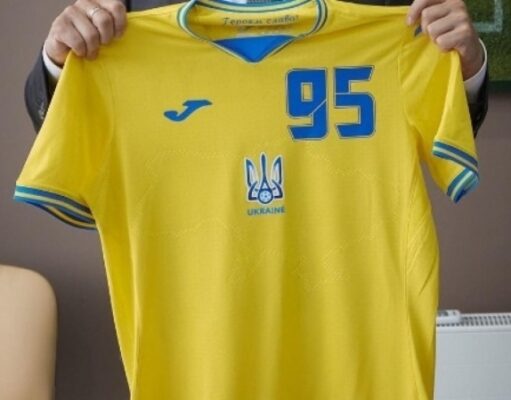 Поляки флагом России на Евро-2020 оскорбили чувства украинцев