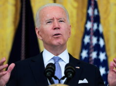 Байден ужесточил антиковидные меры для американских госслужащих