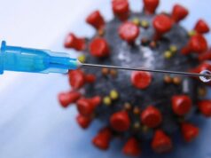 Названа длительность промежутка между прививками от гриппа и COVID-19