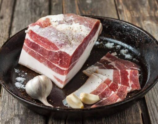 «И всё это импортное»: Эксперт предупредил о подорожании сала и свинины в Украине