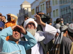 Талибы вывесили мертвые тела на главной площади афганского города