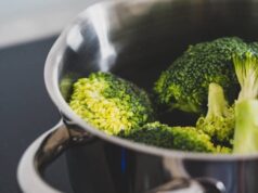 Диетолог Герасимова призвала отказаться от алкоголя и вредной пищи в нерабочие дни