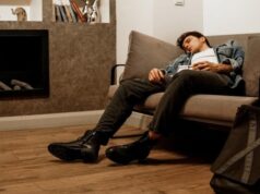 Эксперты определили самую опасную позу для сна