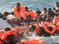 Лодка с 60 мигрантами затонула у берегов Ливии