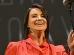 Сверкнувшая формами в лучах солнца 53-летняя Стриженова возбудила россиян