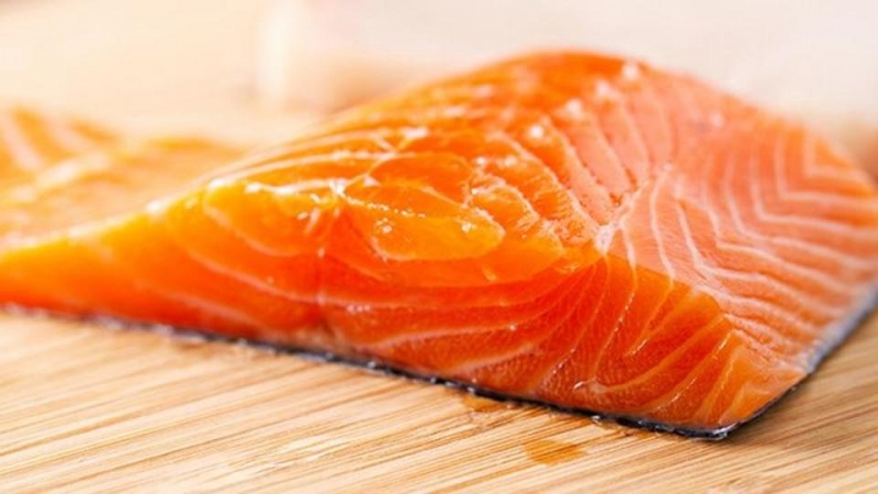 Нутрициолог рекомендует восполнять дефицит витамина D с помощью рыбы