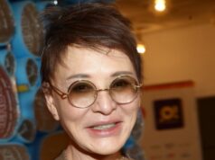 Похоронившая мужа Хакамада развлекается в ночном клубе