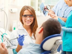 Неотложная стоматологическая помощь: с какими проблемами можно обратиться?