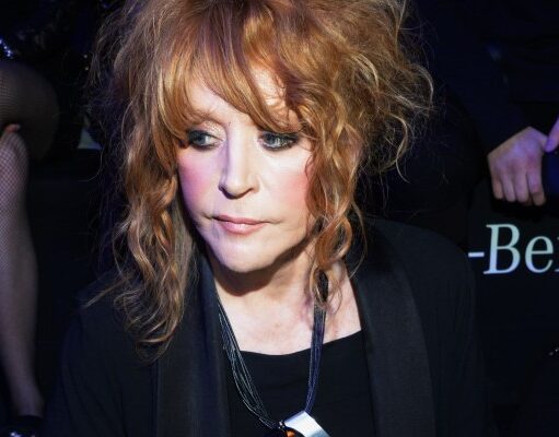 Бабкина камня на камне не оставила от укатившей за границу Пугачевой: Не понимаю, как можно плюнуть!