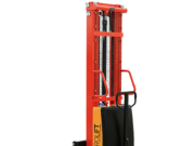 Электроштабелер: его преимущества