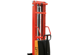 Электроштабелер: его преимущества