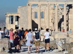 Греция и Кипр выступили против запрета на выдачу виз российским туристам