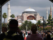 Россиянам рассказали о подводных камнях долгосрочного пребывания в Турции и ОАЭ