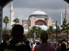 Россиянам рассказали о подводных камнях долгосрочного пребывания в Турции и ОАЭ