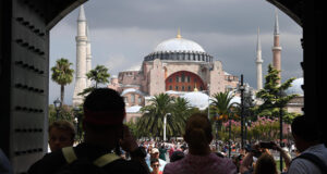 Россиянам рассказали о подводных камнях долгосрочного пребывания в Турции и ОАЭ