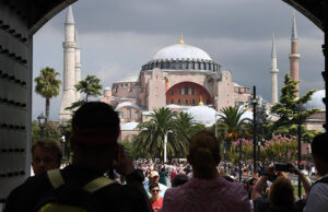 Россиянам рассказали о подводных камнях долгосрочного пребывания в Турции и ОАЭ