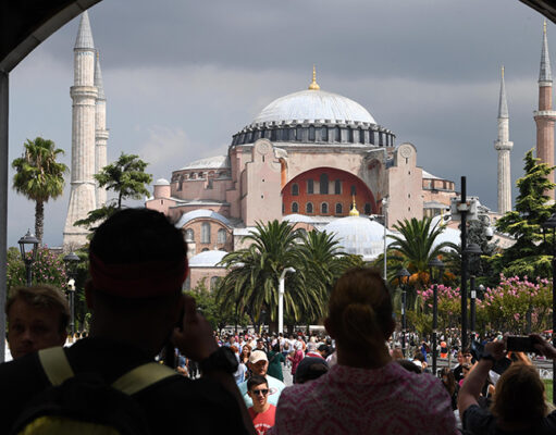 Россиянам рассказали о подводных камнях долгосрочного пребывания в Турции и ОАЭ